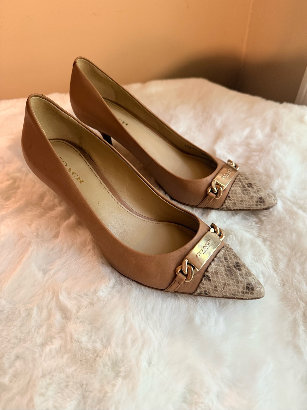 Coach Bowery Nude Patent Leather Pointed Toe Kitten Heels Size 6.5